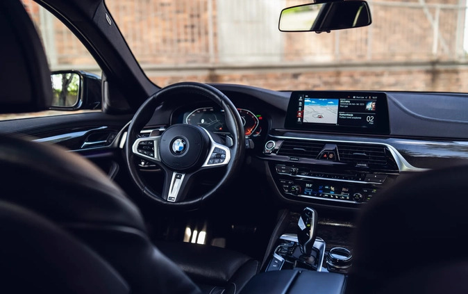 BMW Seria 5 cena 116590 przebieg: 134000, rok produkcji 2019 z Tychy małe 667